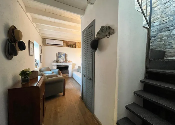 Urla Art Design Tasev Kuscular